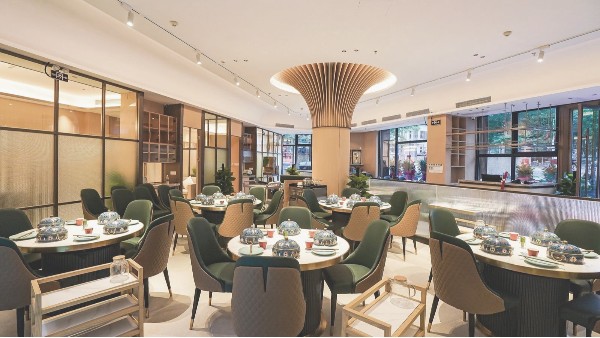 一個成功的餐飲店在餐廳裝修中做了些什么？